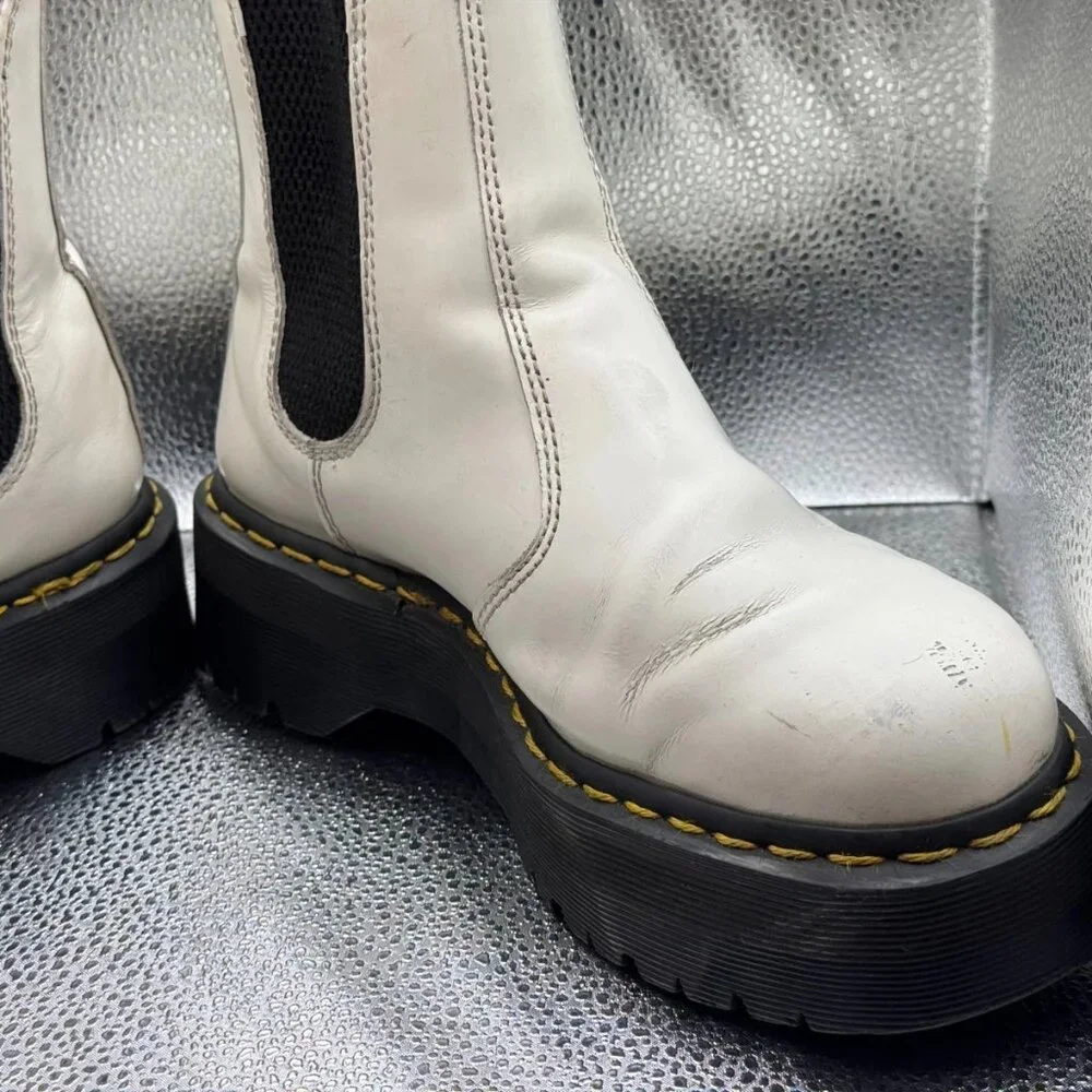 Size - 7 Dr. Martens 2976 Quad White Womens Pull‎ On Leather Chelsea Boots